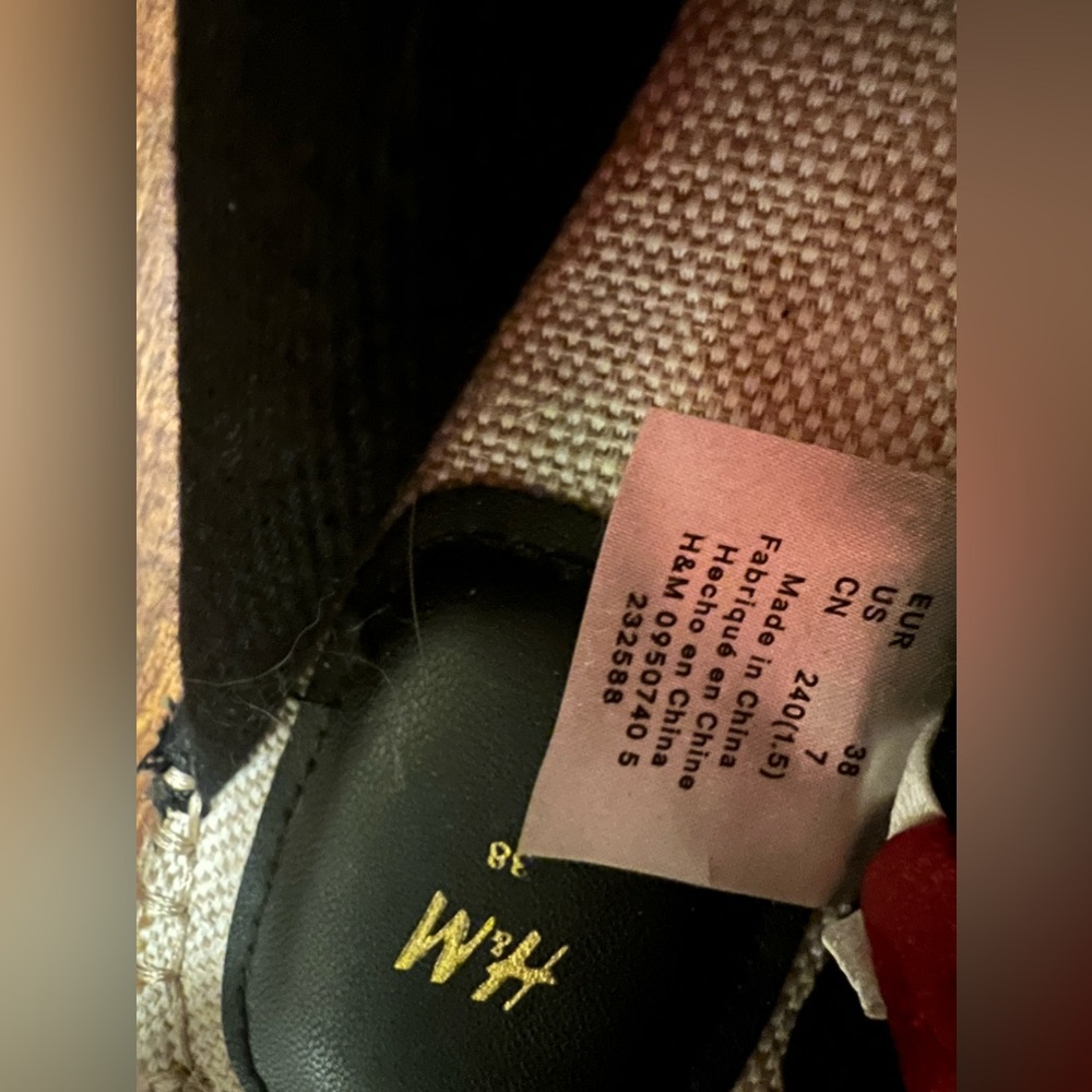 NWOT H & M Sandals - Picture 5 of 5